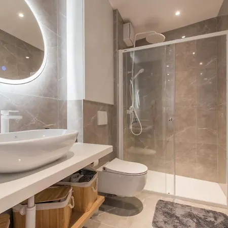 Bernard With Shared Pool *