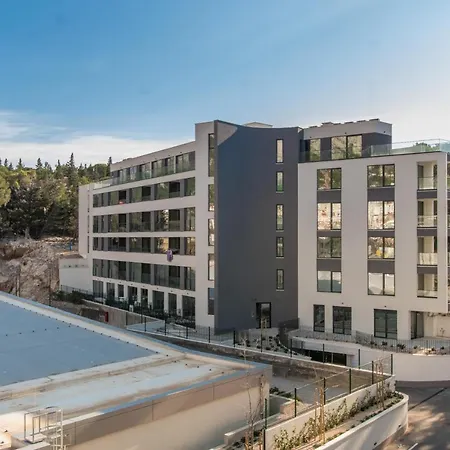 Apartment Bernard With Shared Pool Makarska