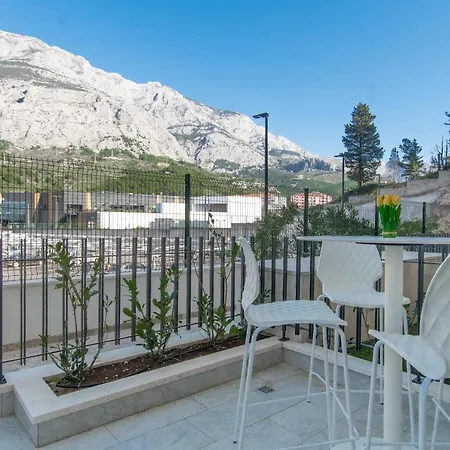 Bernard With Shared Pool *