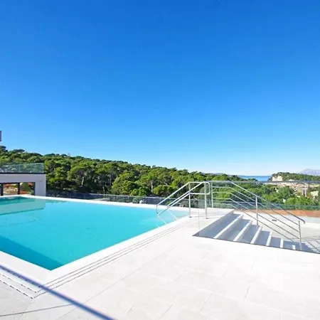 Bernard With Shared Pool Apartment *