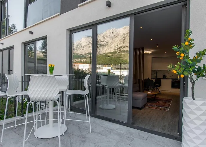 Apartman Bernard With Shared Pool Makarska