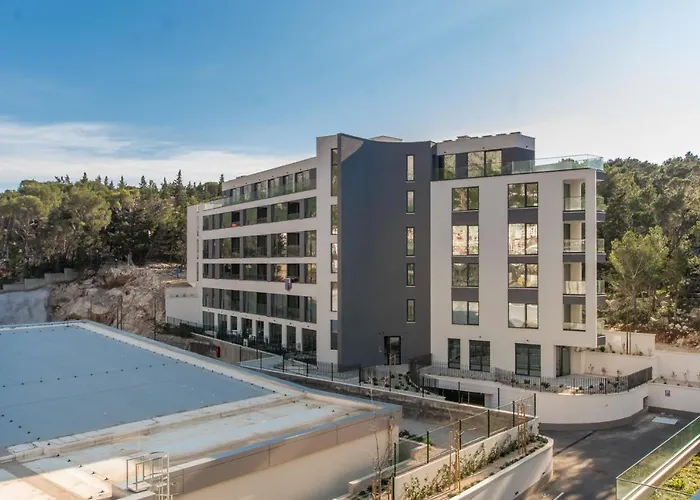 Apartman Bernard With Shared Pool Makarska