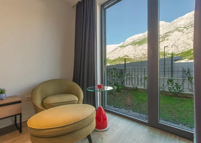 Bernard With Shared Pool Apartman