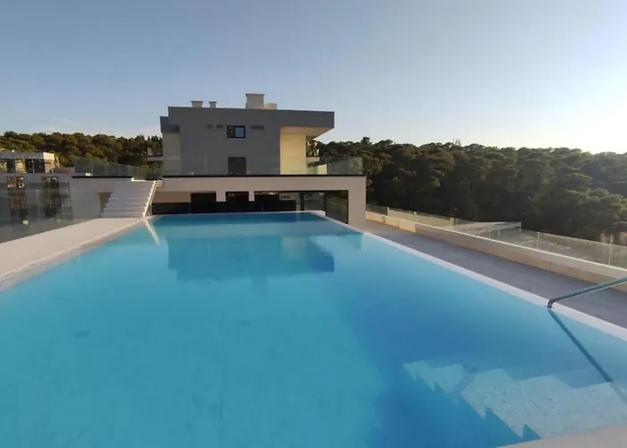 Bernard With Shared Pool Apartman