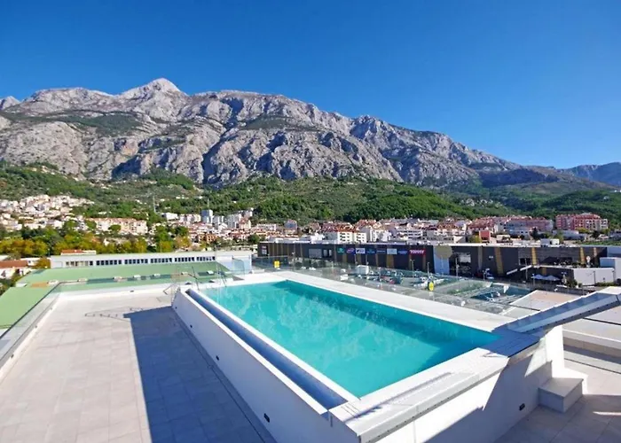 Bernard With Shared Pool Apartman