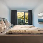 Bernard With Shared Pool Apartman Makarska