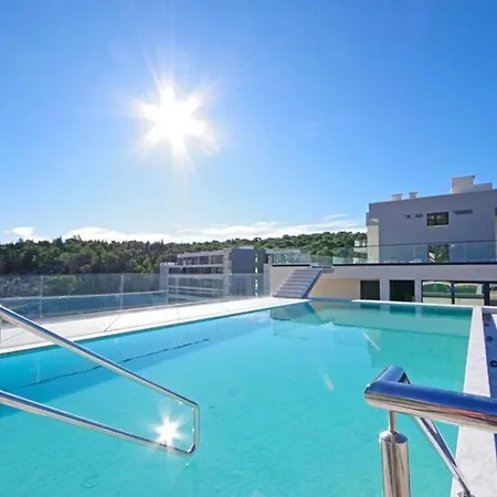 Bernard With Shared Pool * Makarska
