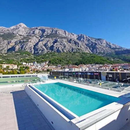 Bernard With Shared Pool Apartman